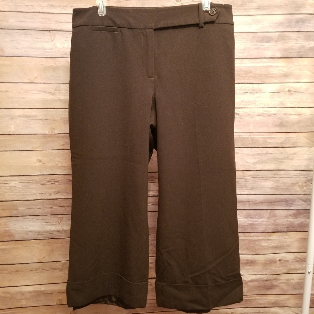 Slimming flat-front crop pants